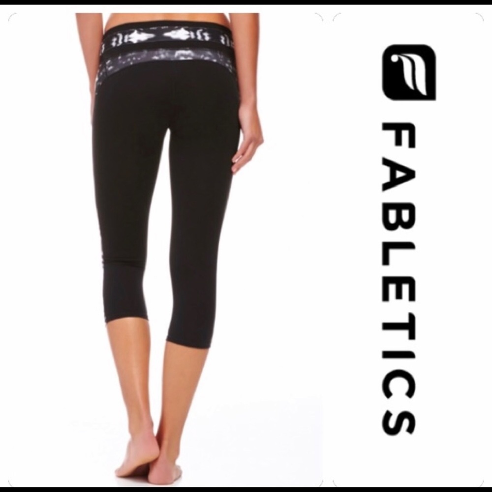 Fabletics S camacan Black Gray cropped leggings